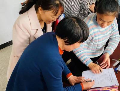 聯(lián)通家校，共架金橋——輝縣市常村鎮(zhèn)中心學(xué)校第七屆家委會(huì)成立暨家庭教育咨詢服務(wù)啟動(dòng)