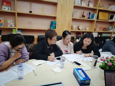 躍然圖上 攜手十余校舉辦幼小銜接家庭教育研討會(huì)，為家長(zhǎng)提供專業(yè)咨詢服務(wù)